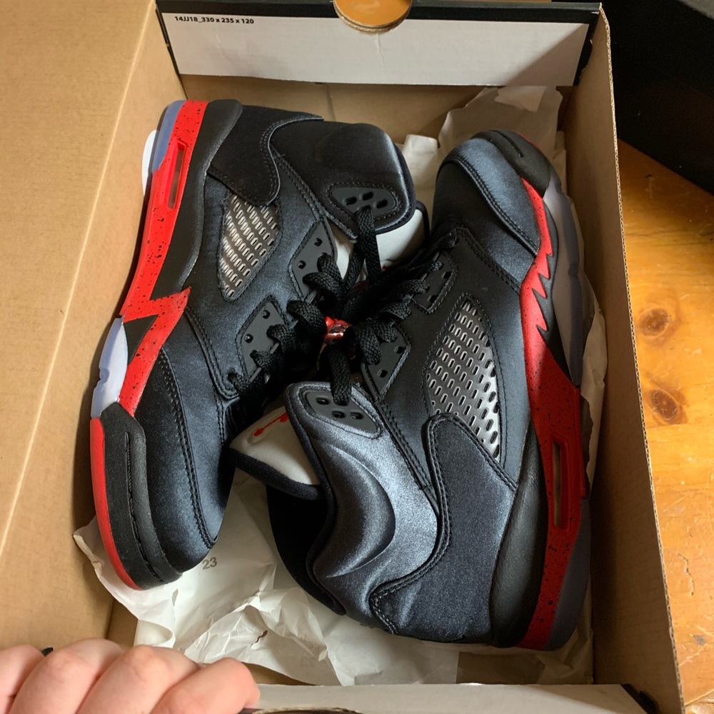 Satin bred Jordan 5’s